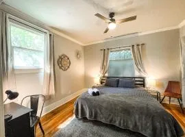 Gorgeous cottage downtown COS_pet friendly