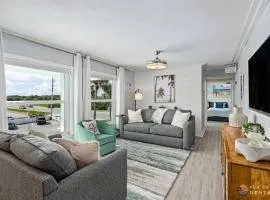 Upscale Dog Friendly and STEPS to the Beach! Spacious Modern Chic Condo!