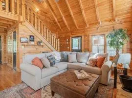 Cozy Spacious Cabin with Hot Tub, BBQ near Parkway