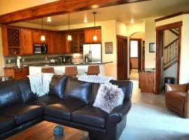 Luxury condo with stunning views!