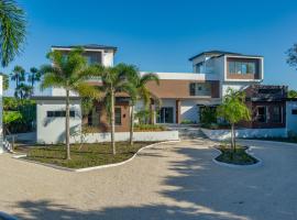 Beyond the Blue at Naia Resort, hotel v destinaci Seine Bight Village