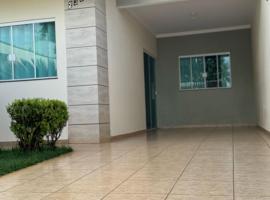 casa próximo ao shopping catuai, eventos vivaro e uem,lebloc, hotel v destinaci Maringá