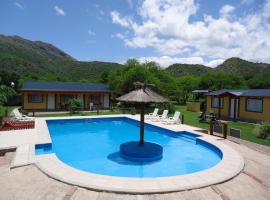 Estacion Potrero Caba&ntilde;as y Habitaciones, chal&eacute; alpino em Potrero de los Funes