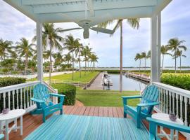 Waterfront luxury Villa 42 with sunset views and boat slip, hotel v Marathonu