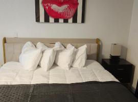 The Enchanted Suites and Residence, hotell sihtkohas Roswell lennujaama Roswell International Air Center - ROW lähedal