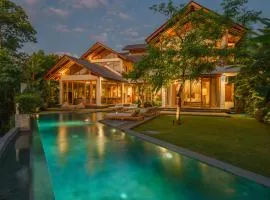 Villa Kauh - Luxury Tropical 5BR Villa Close to Pererenan Beach