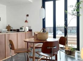 Deokin Mansion, &xi;&epsilon;&nu;&omicron;&delta;&omicron;&chi;&epsilon;ί&omicron; &mu;&epsilon; &upsilon;&delta;&rho;&omicron;&mu;&alpha;&sigma;ά&zeta; &sigma;&epsilon; Jeju