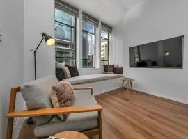 Historic Modern Luxury 1-Bedroom on Queen Street