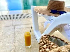 Oyster suites 3BR with pool and Gym