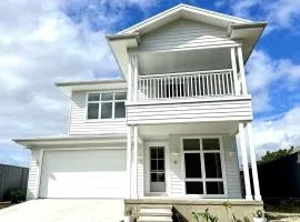 Saltwater House - Opposite the Beach!