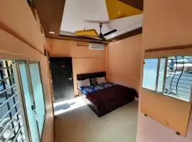 Mrityunjay Yatri Niwas Full Air Conditioning Near Mahakaleshwar Jyotirlinga Temple and Ujjain Junction Railway Station