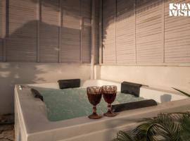 StayVista at Arka Crest with Jacuzzi, Bonfire, Wi-Fi, hôtel à Udaipur