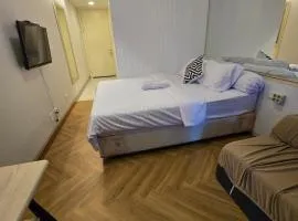 Cosmy Benson 38 Apartment
