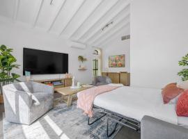 Spacious Family Getaway in West Leederville, hotel en Perth