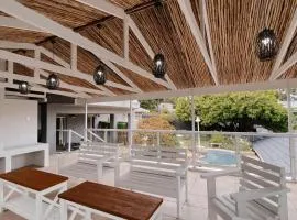 Deja Blue, Amblewood Guesthouse