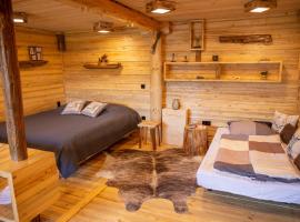 Land Alm Wellness Lodge mit Sauna, hotel v destinaci Nohra