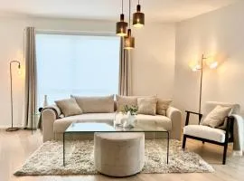 Stylish & Central by the pier Cozy balcony