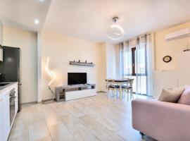 GOLDEN LUXE - Sunny Apartment Near the Sea，位于利多迪卡马约雷的酒店