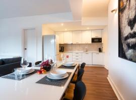 Cascais Sun Terrace Casino Estoril Apartment, hotel in Estoril