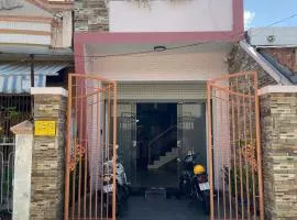 Nhà Trong Ngõ Homestay and Studio
