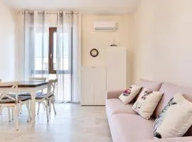 GOLDEN LUXE - Sunny Apartment Near the Sea
