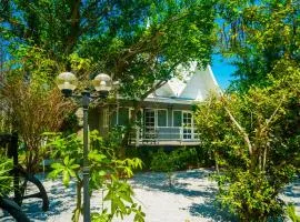 Luna Hut Resort