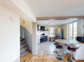 Duplex Traversi&egrave;re Spacious 100m from the Port 4 Guests