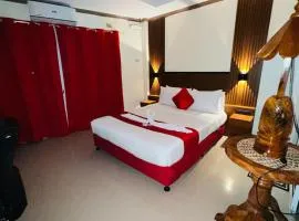 Red Palm Inn balcony room with Netflix