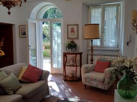 Casa Vacanze Amelia、フィエーゾレのホテル
