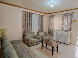 Whole House perfect for families 1 km to Burnham