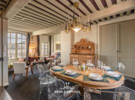 La Demeure du Clocher 4 AC On the Port & Place Sainte-Catherine 8 g, Hotel in Honfleur