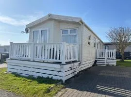 64, Belle Aire Caravan Park, Sleeps 6, Bed Linen and Towels Included, Free WiFi, Pets Welcome with onsite clubhouse
