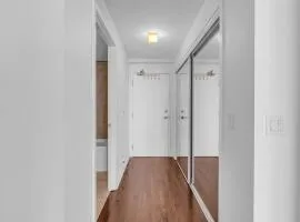 Elegant Rogers Center Suites with 1 Free Parking