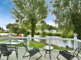 Hoburne Luxury Lodge on the Lake