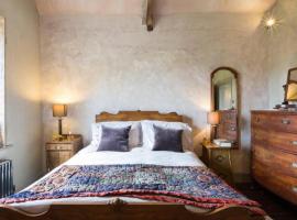 Tudor Romance- a historic manor house for holiday and corporate stays, hotel v destinaci Portishead