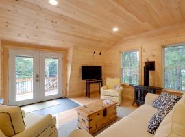 Cozy Apt with Deck, about 5 Miles to Acadia Natl Park!, hotel in Northeast Harbor