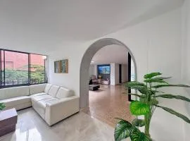 5BR 232 m² apartment in El Poblado, El Tesoro