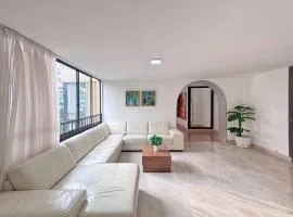 4br 232 M Apartment In El Poblado, El Tesoro