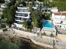 ALOHA Beach front Vacation Rental, hotel met zwembaden in Ulcinj