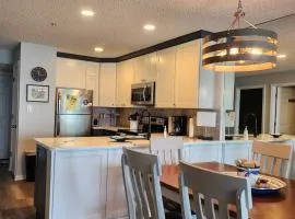 Hidden Harbour 2BR 2BA - Bayside Condo with Pool, Steps to Sand and Northside Park!