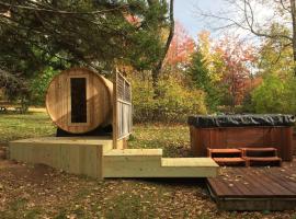 1894 Catskills Farmhouse Retreat, ξενοδοχείο σε Tannersville