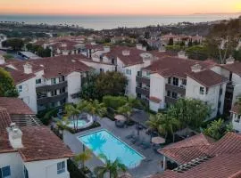 Walk to Beach Pool Hot Tub Private Patio Parking Seabreeze Retreat