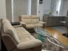 3 bedrooms and 2 bathrooms Flat
