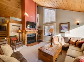 Lincoln Condo with Balcony and View Less Than 2 Mi to Loon Mtn, holiday rental in Lincoln