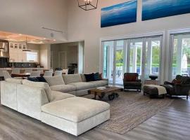Golden Gate Estates Beach Mansion w Pool in Naples LUXURY, hotel v destinaci Naples