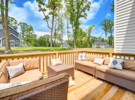Hike, Sip and Ski Spacious Poconos Home, hotel sa Effort