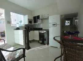 Estúdio com Ar Refrigerado a 300 m Praia