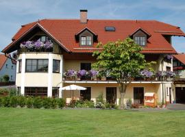 Gästehaus Am Sonnenhang, hotel with parking in Erbendorf