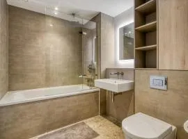 Battersea Power Station 3BR 3BA Gym Pool Roof Terrace