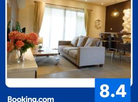 Vimala Hills Resort Cozy Villa Puncak Gadog Bogor, hotel in Bogor